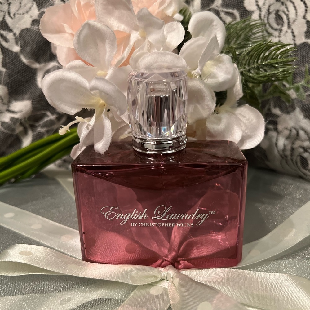 English Laundry Pour Femme Eau De Parfum by Christopher Wicks.